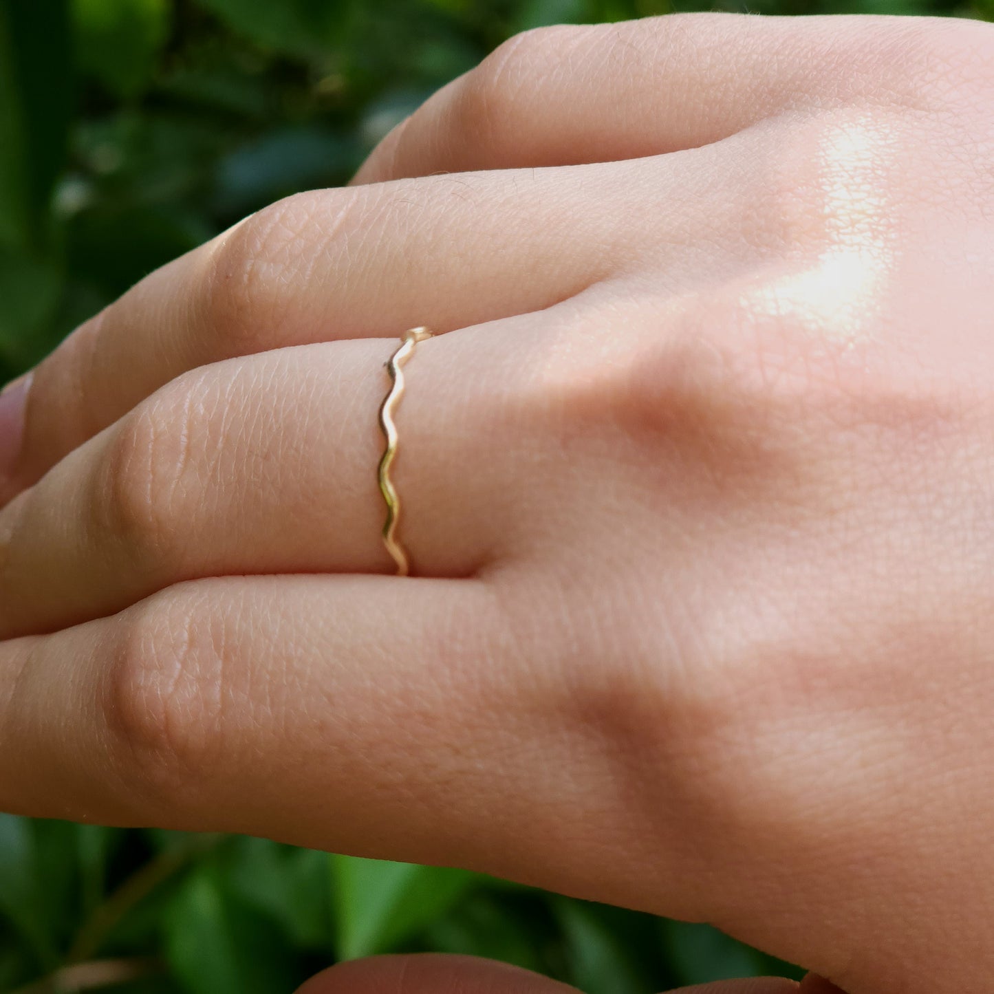 Wavy solid gold ring