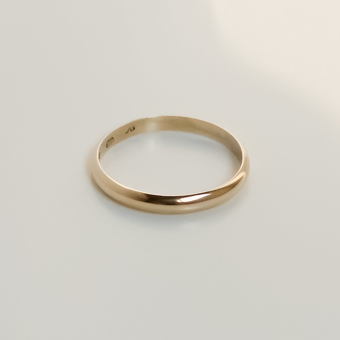 Classic wedding band gold ring 18ct