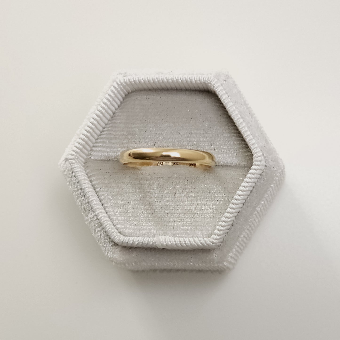 Classic wedding band gold ring 18ct