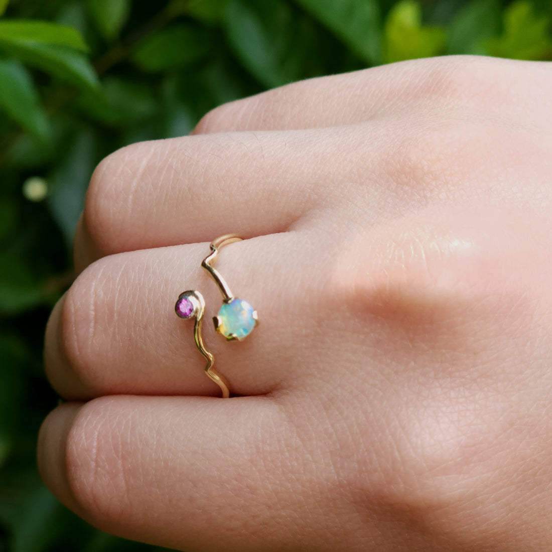 Wavy solid gold rings