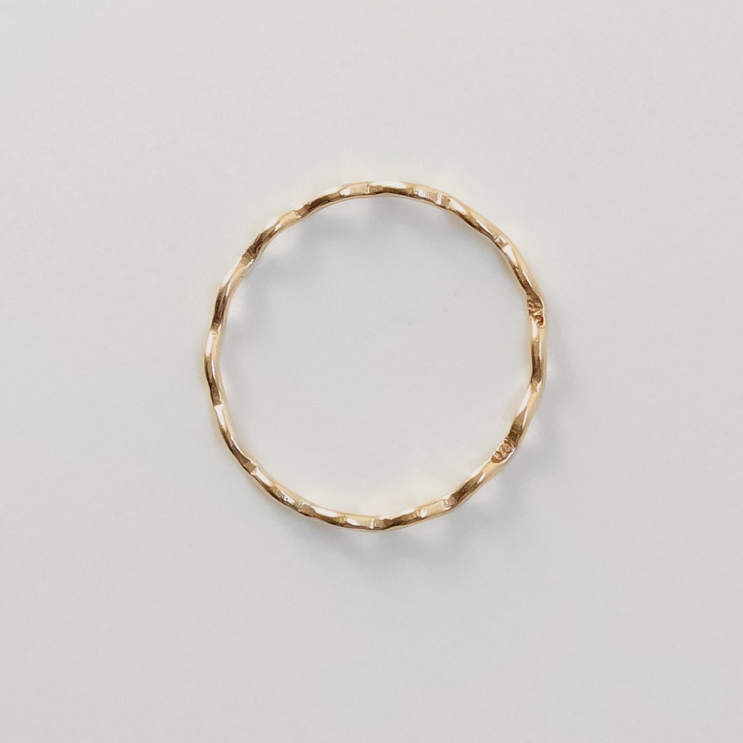 Wavy solid gold ring