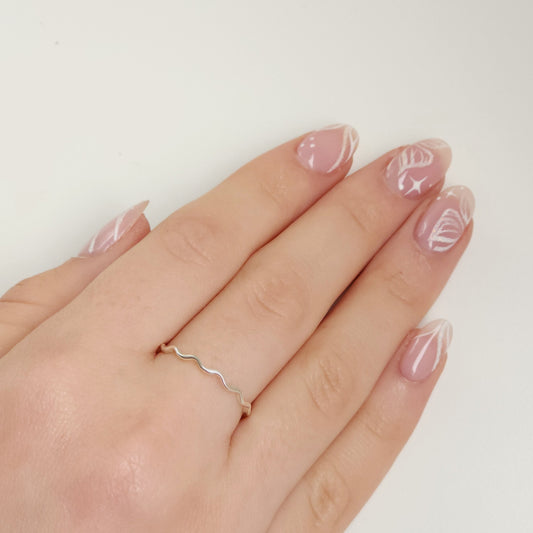 Side view of Wavy silver ring
